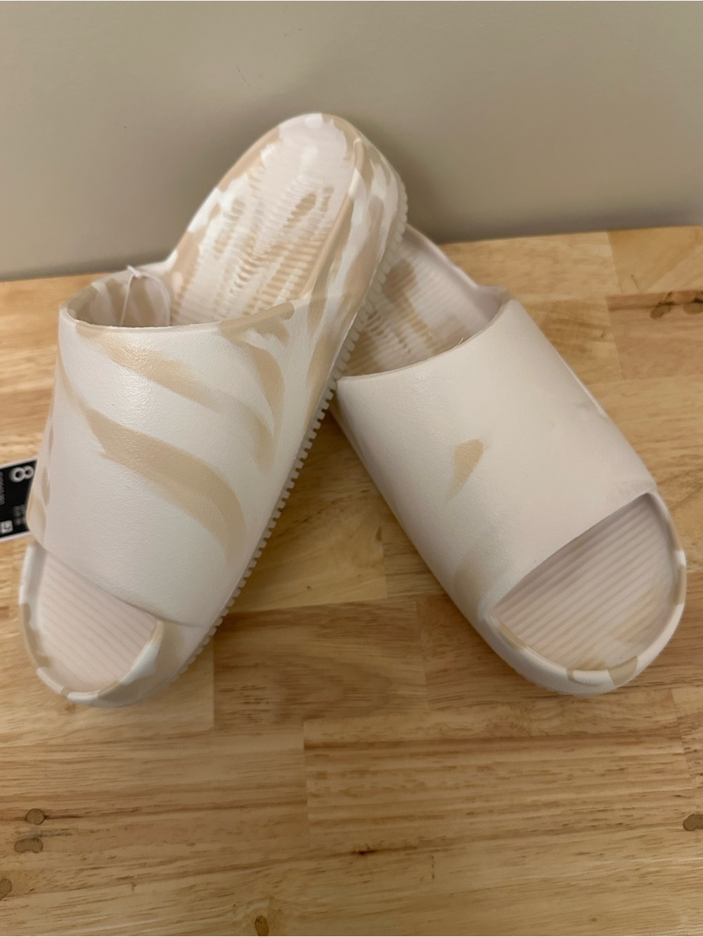 Nike Calm Slide SE in Cream and Tan Marbled Print - Picture 5 of 10